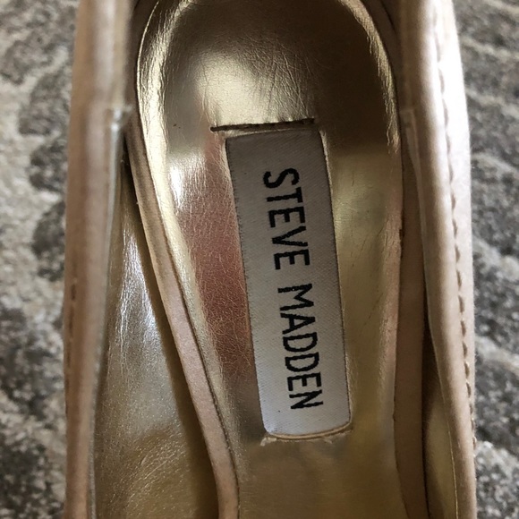 Steve Madden Feelixx Champagne Satin Size 6 1/2 - Picture 3 of 11